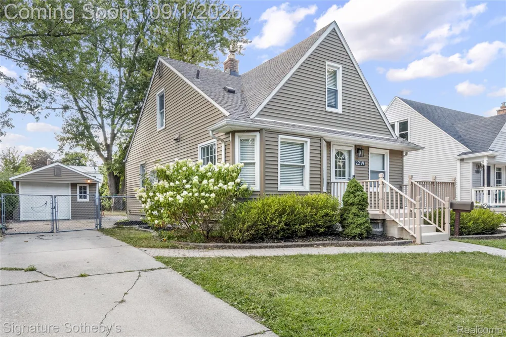 2219 Royal Avenue Berkley City, MI 48072