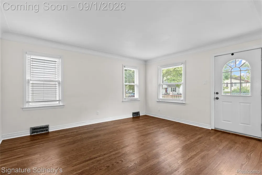 2219 Royal Avenue Berkley City, MI 48072