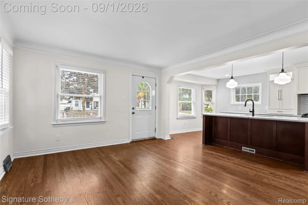 2219 Royal Avenue Berkley City, MI 48072