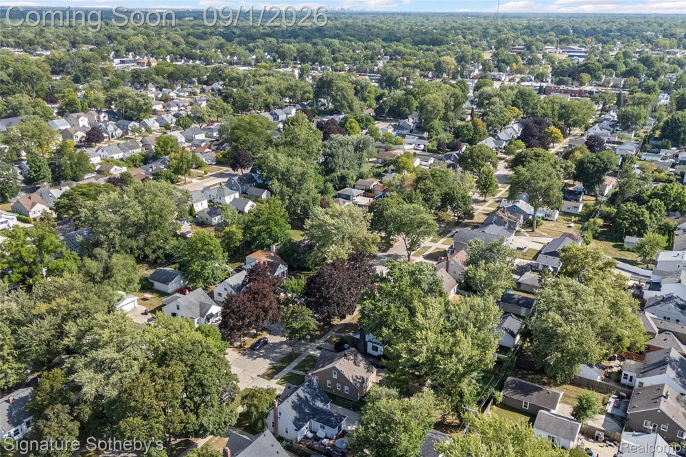 2219 Royal Avenue Berkley City, MI 48072
