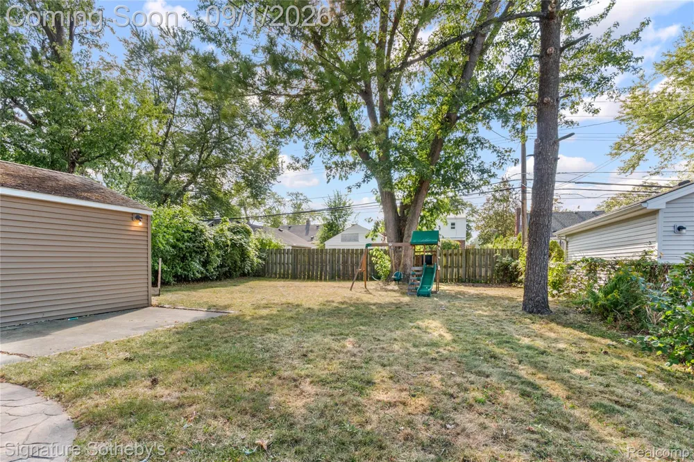 2219 Royal Avenue Berkley City, MI 48072