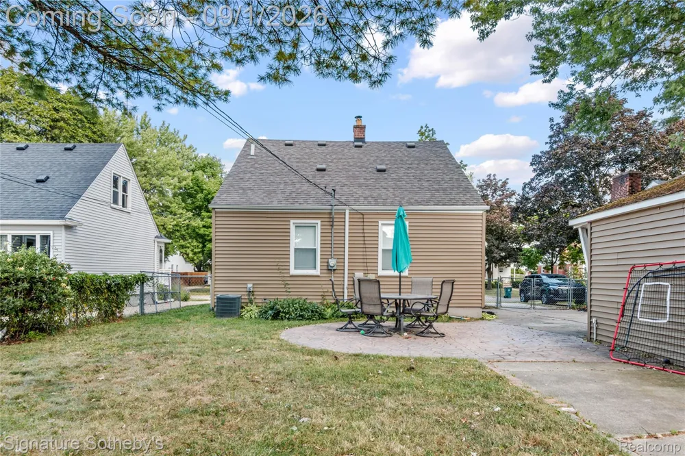 2219 Royal Avenue Berkley City, MI 48072