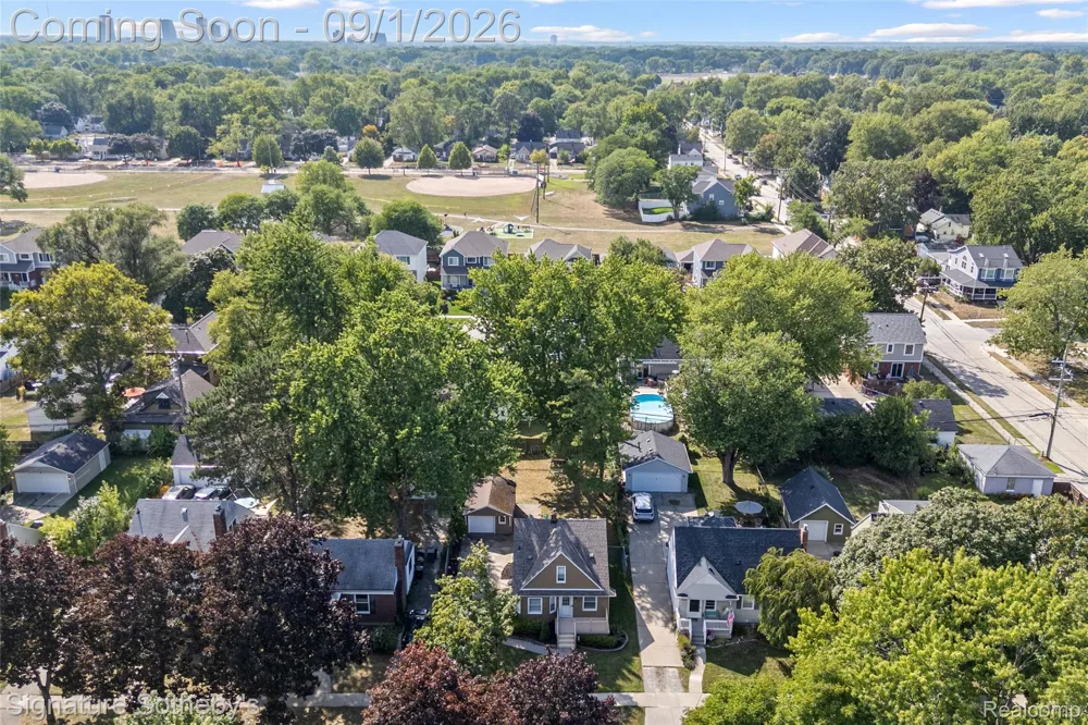 2219 Royal Avenue Berkley City, MI 48072
