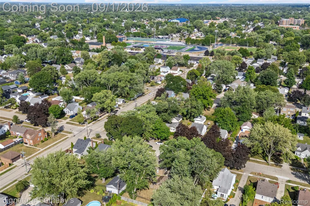 2219 Royal Avenue Berkley City, MI 48072