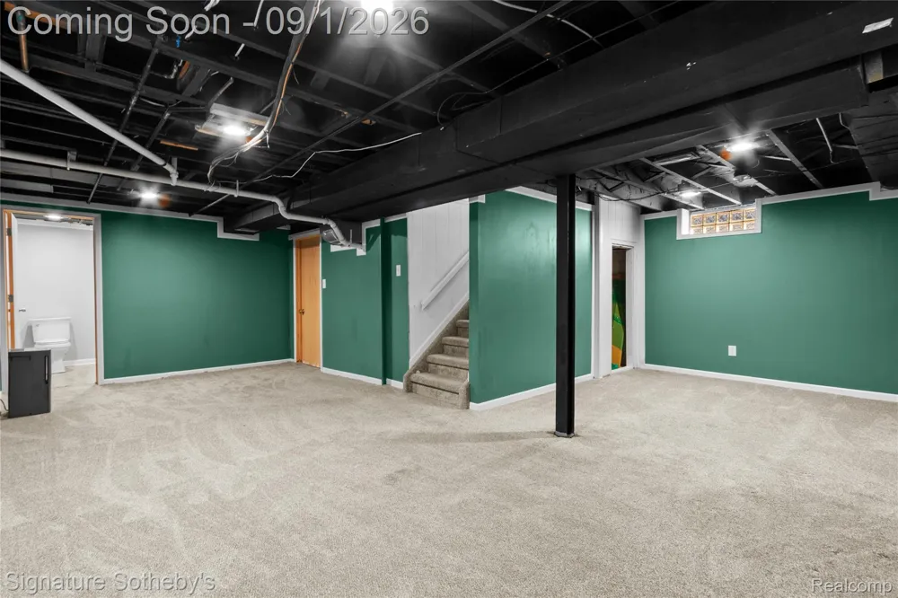 2219 Royal Avenue Berkley City, MI 48072