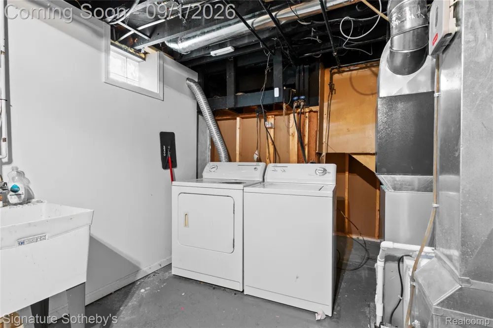2219 Royal Avenue Berkley City, MI 48072