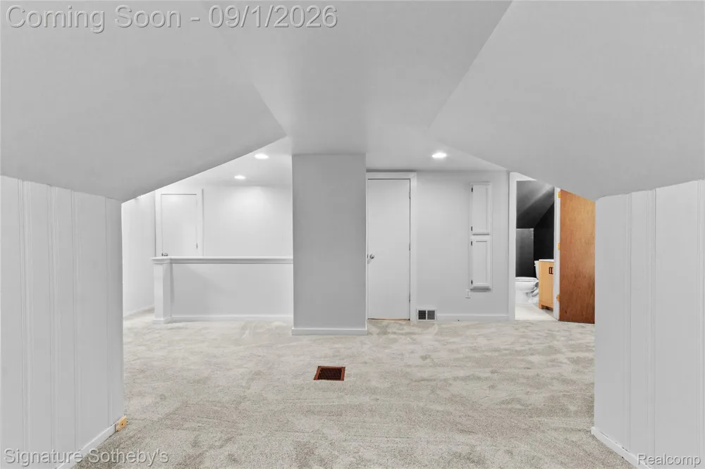 2219 Royal Avenue Berkley City, MI 48072