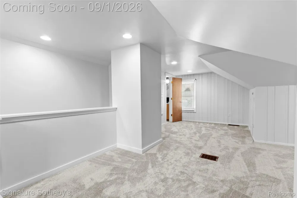 2219 Royal Avenue Berkley City, MI 48072