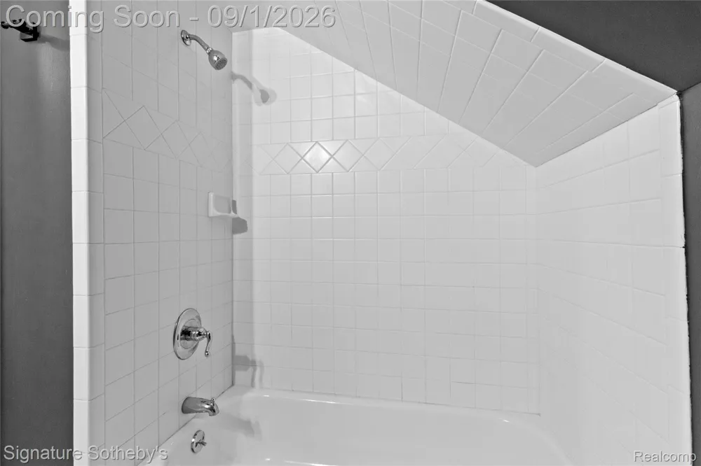 2219 Royal Avenue Berkley City, MI 48072