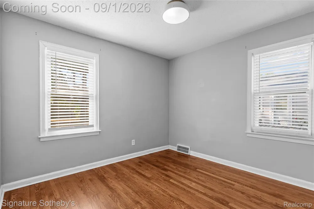 2219 Royal Avenue Berkley City, MI 48072