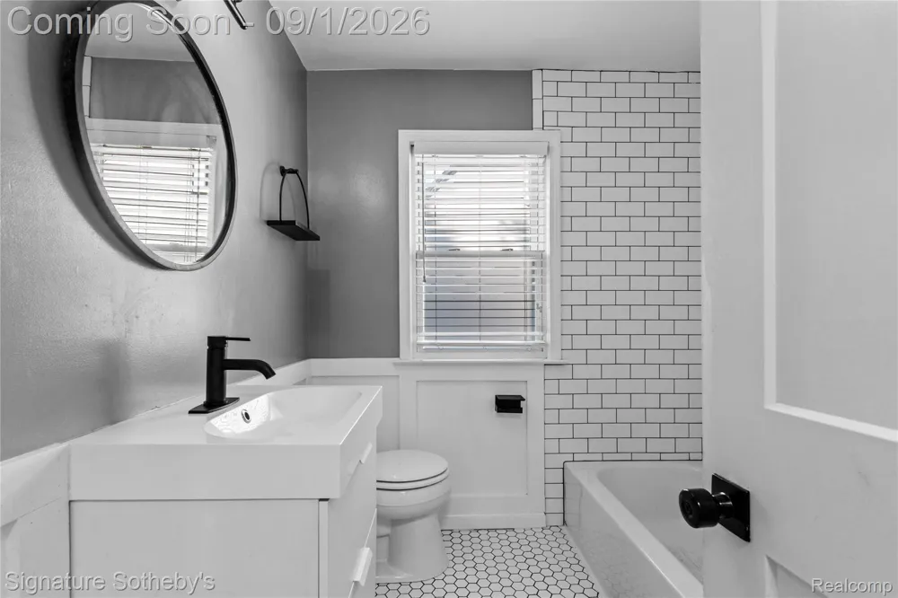 2219 Royal Avenue Berkley City, MI 48072
