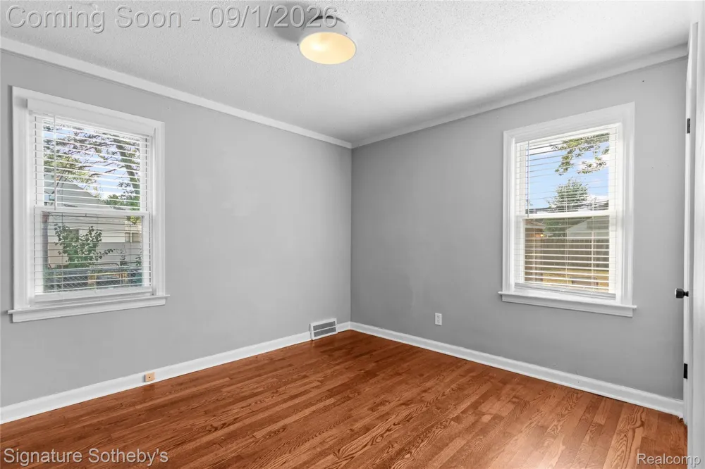 2219 Royal Avenue Berkley City, MI 48072