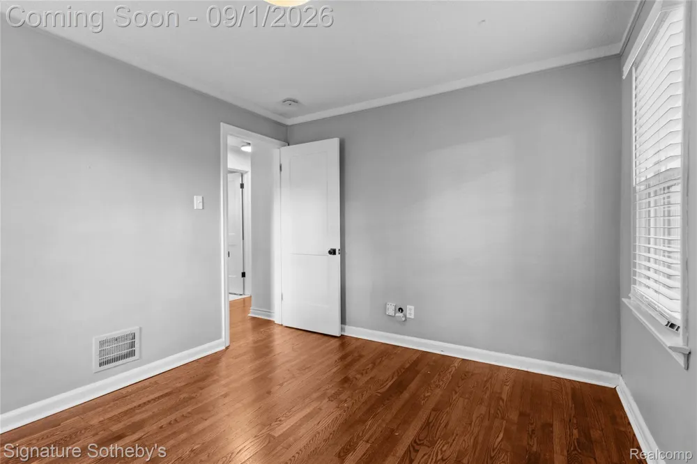 2219 Royal Avenue Berkley City, MI 48072