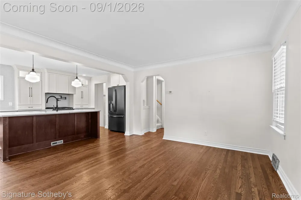 2219 Royal Avenue Berkley City, MI 48072