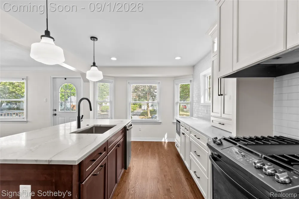 2219 Royal Avenue Berkley City, MI 48072