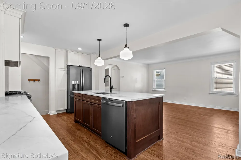 2219 Royal Avenue Berkley City, MI 48072