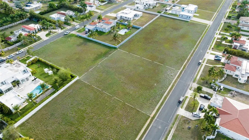 E-14 HACIENDA EL MOLINO PASEO SEVILLA Vega Alta, PR 00692