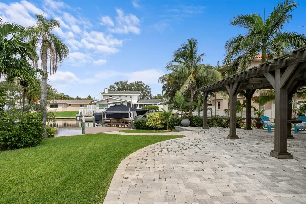 4051 14TH STREET NE St Petersburg, FL 33703