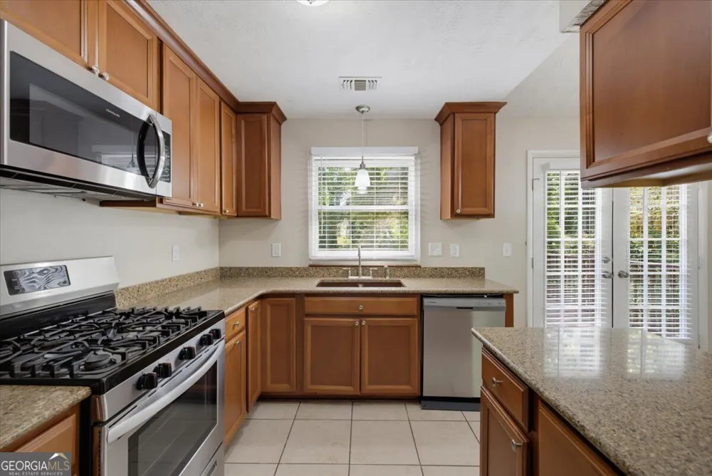 429 Sherwood CIR Stone Mountain, GA 30087