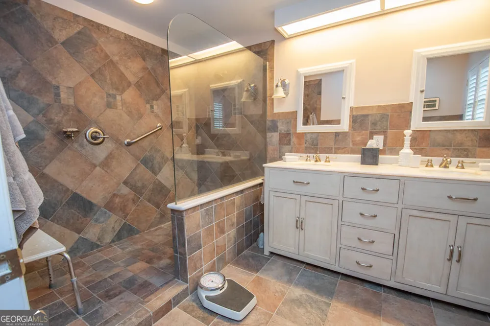 203 Aberdeen DR Peachtree City, GA 30269