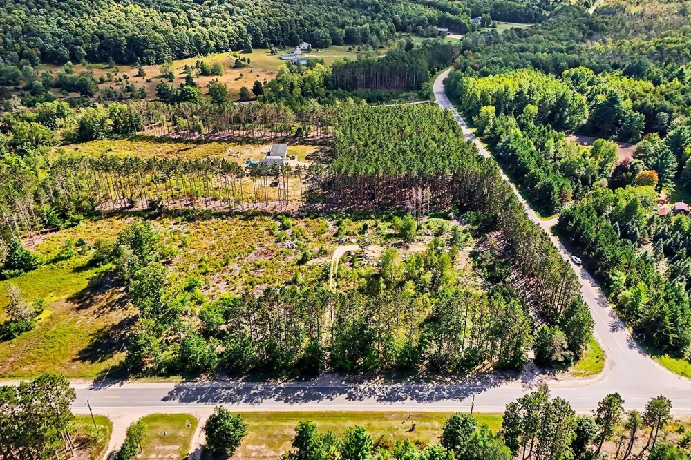 17711 Lindy Road Thompsonville, MI 49683