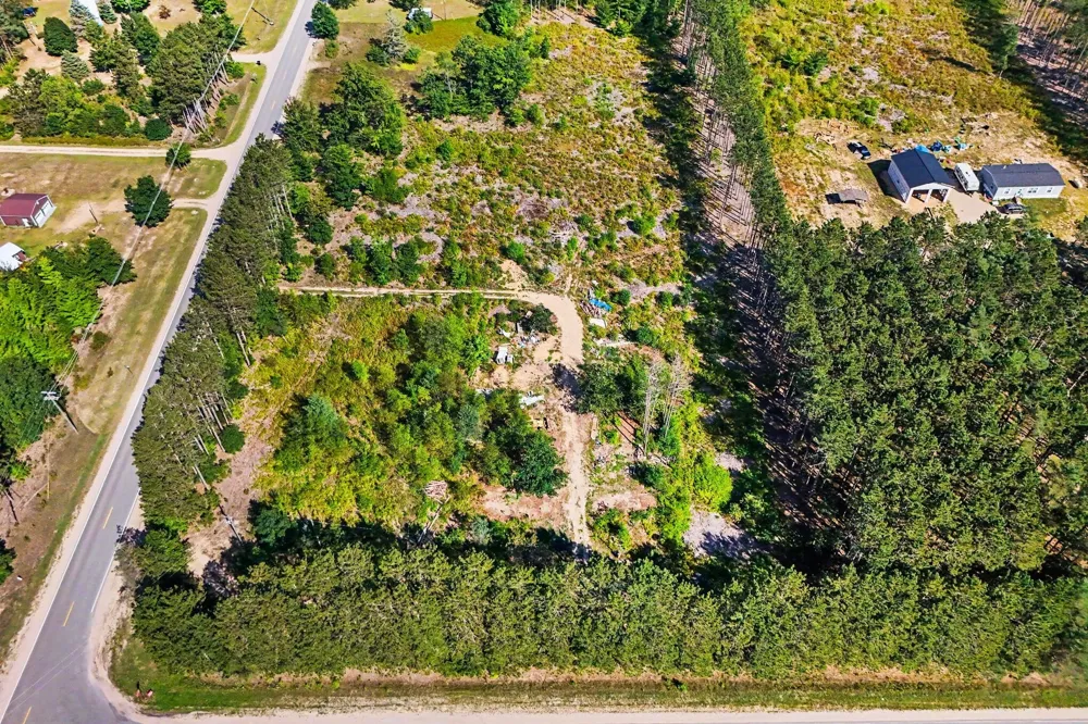 17711 Lindy Road Thompsonville, MI 49683