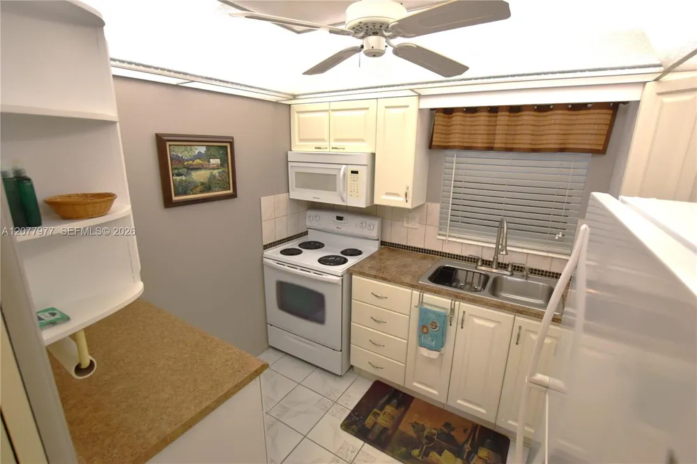 2971 Crosley Dr W #F West Palm Beach, FL 33415