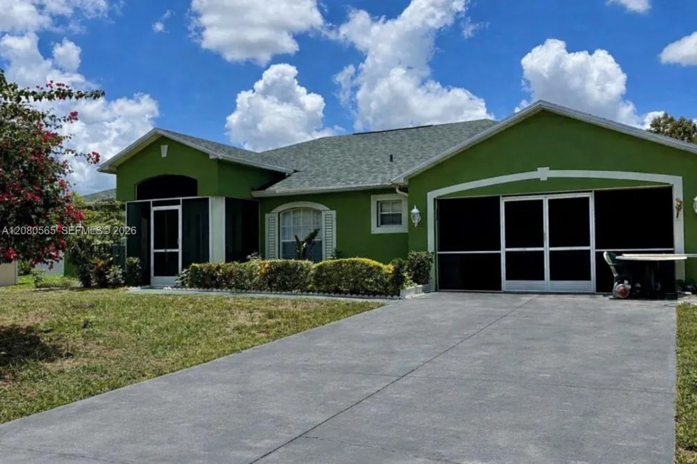 1122 MCKINLEY AVE Lehigh Acres, FL 33972