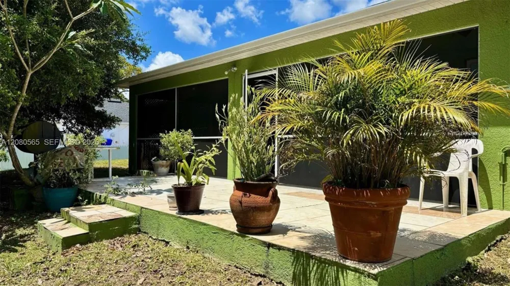 1122 MCKINLEY AVE Lehigh Acres, FL 33972