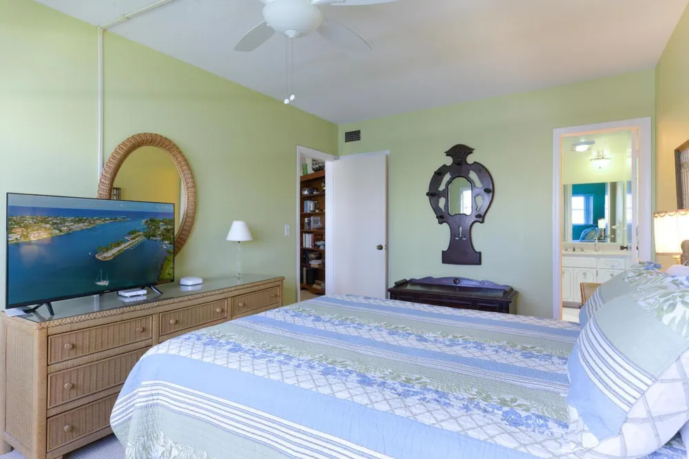 28 Yacht Club Drive #109 North Palm Beach, FL 33408