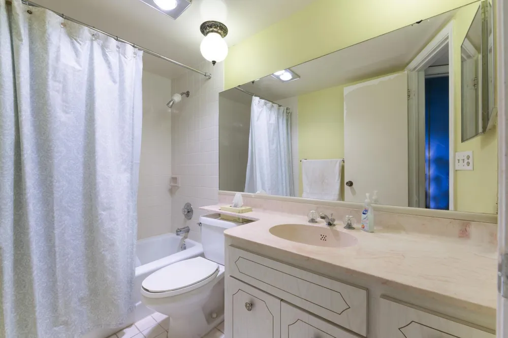 28 Yacht Club Drive #109 North Palm Beach, FL 33408