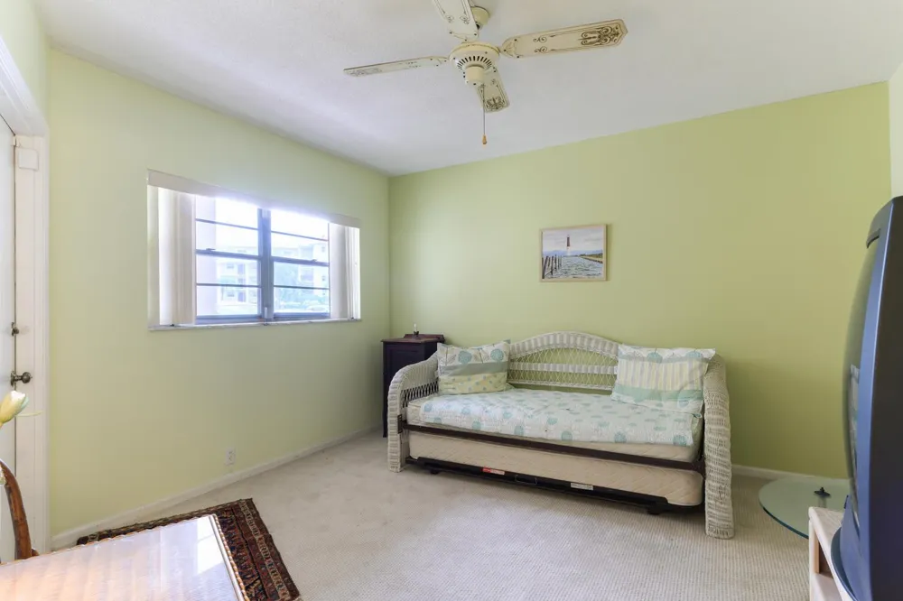 28 Yacht Club Drive #109 North Palm Beach, FL 33408