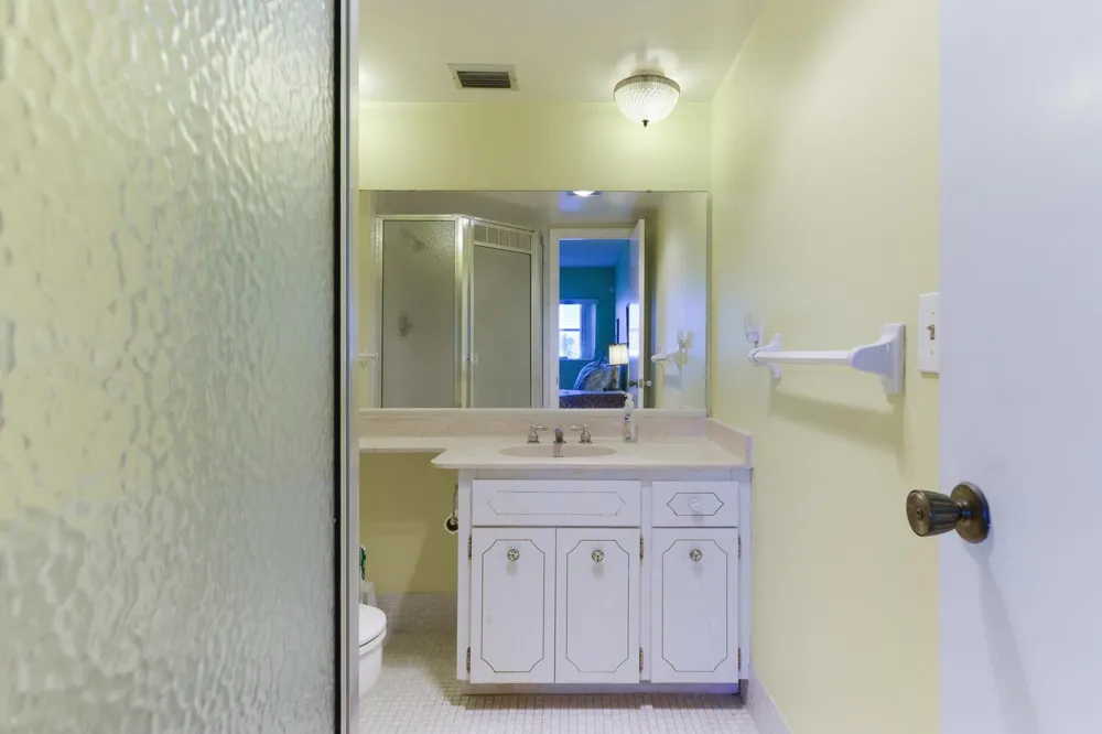 28 Yacht Club Drive #109 North Palm Beach, FL 33408
