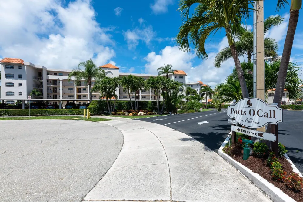 28 Yacht Club Drive #109 North Palm Beach, FL 33408