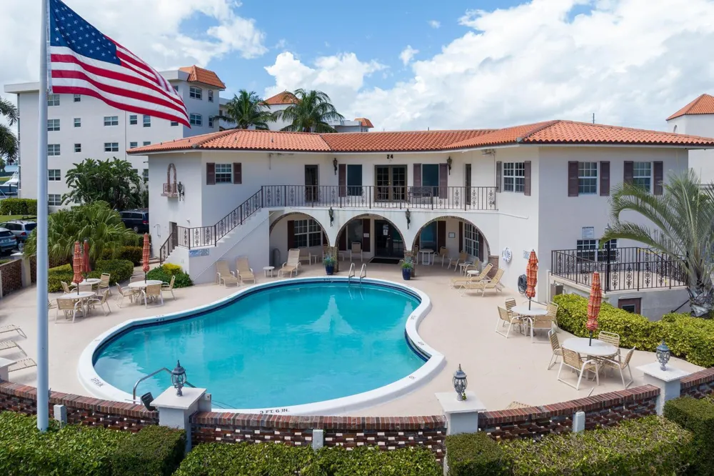 28 Yacht Club Drive #109 North Palm Beach, FL 33408