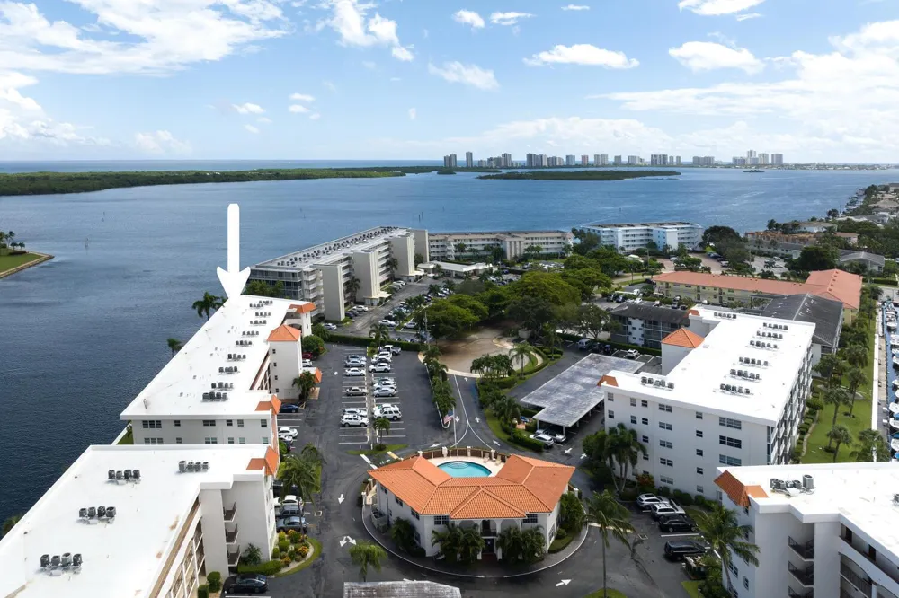 28 Yacht Club Drive #109 North Palm Beach, FL 33408