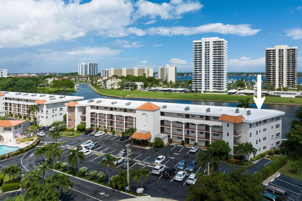 28 Yacht Club Drive #109 North Palm Beach, FL 33408
