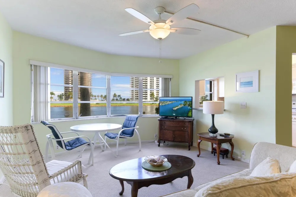 28 Yacht Club Drive #109 North Palm Beach, FL 33408