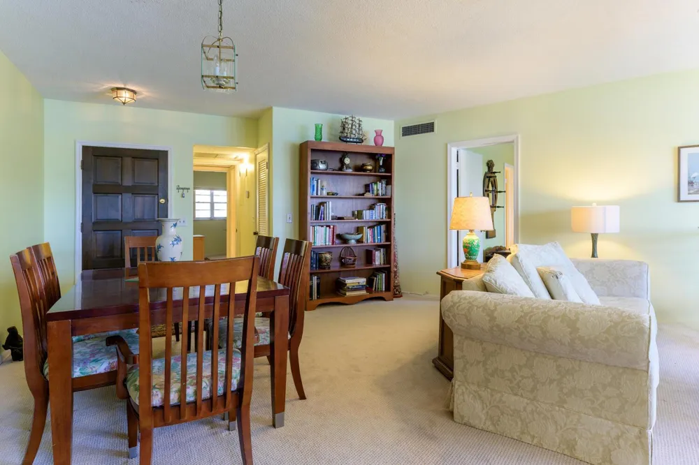 28 Yacht Club Drive #109 North Palm Beach, FL 33408