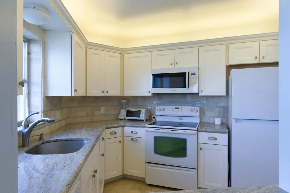 28 Yacht Club Drive #109 North Palm Beach, FL 33408