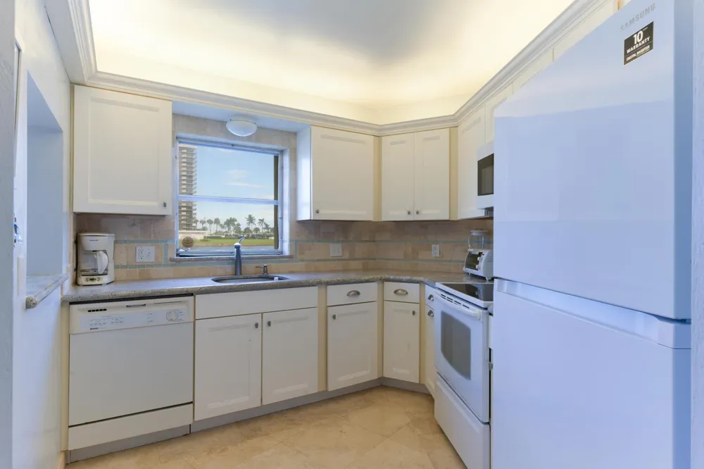 28 Yacht Club Drive #109 North Palm Beach, FL 33408