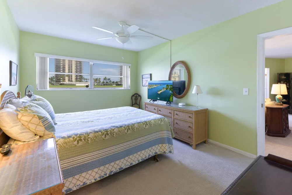 28 Yacht Club Drive #109 North Palm Beach, FL 33408
