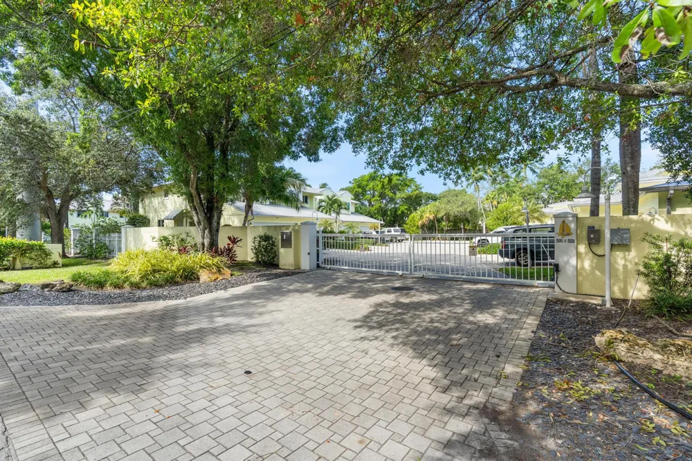517 SW 7th Avenue Fort Lauderdale, FL 33315