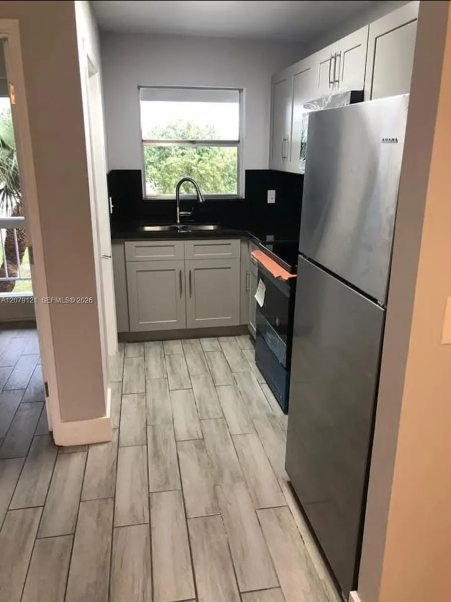 250 Layne Blvd #307 Hallandale Beach, FL 33009