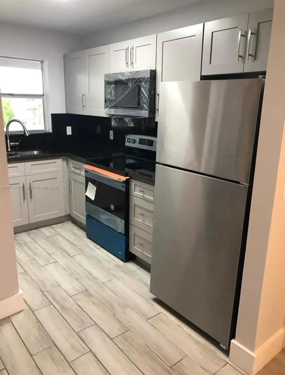 250 Layne Blvd #307 Hallandale Beach, FL 33009
