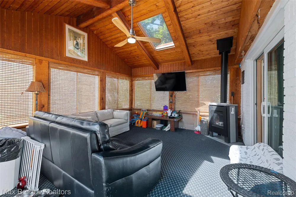 18135 Kinross Avenue Beverly Hills Village, MI 48025