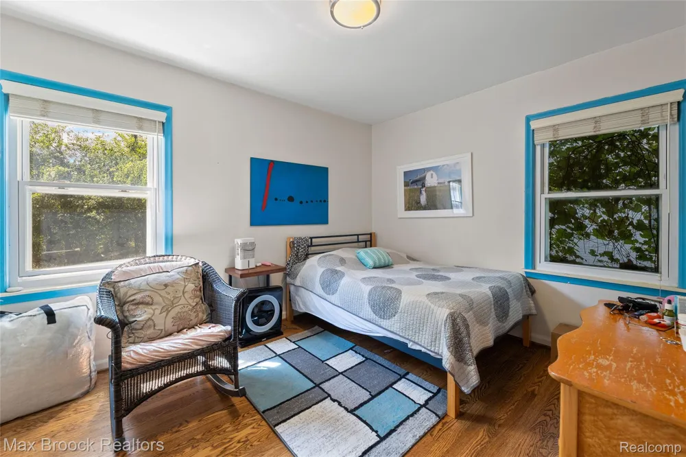18135 Kinross Avenue Beverly Hills Village, MI 48025