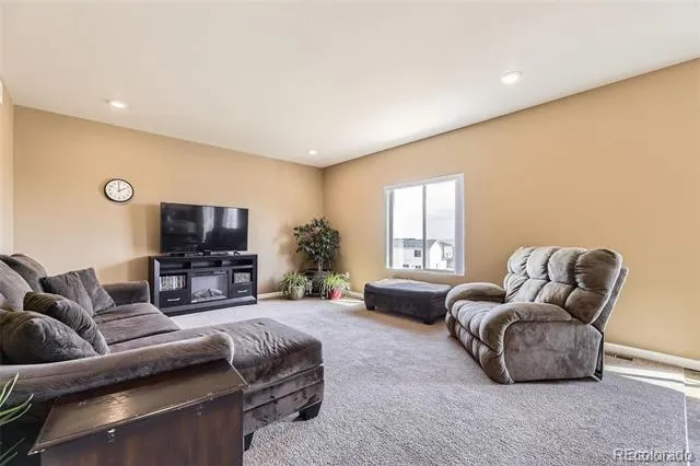 4807 River Highlands Loop Elizabeth, CO 80107