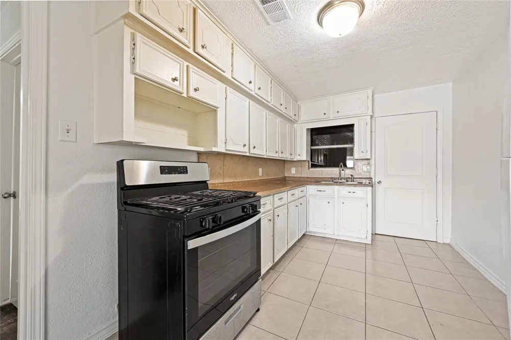 119 West Avenue Pasadena, TX 77502