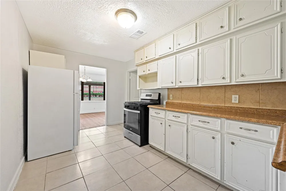 119 West Avenue Pasadena, TX 77502